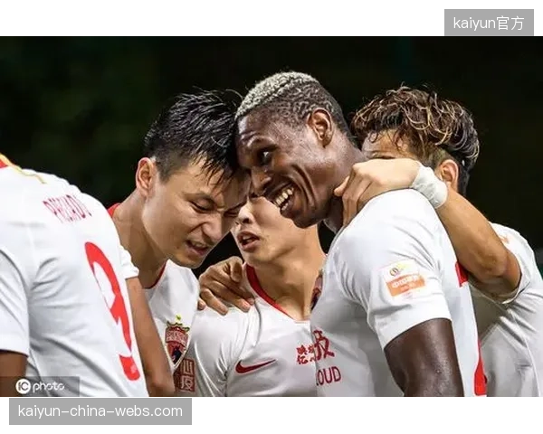 本塞拜尼与曼迪的中卫搭档经验丰富，他们的防空能力和出球线路将是球队由守转攻的第一发起点。